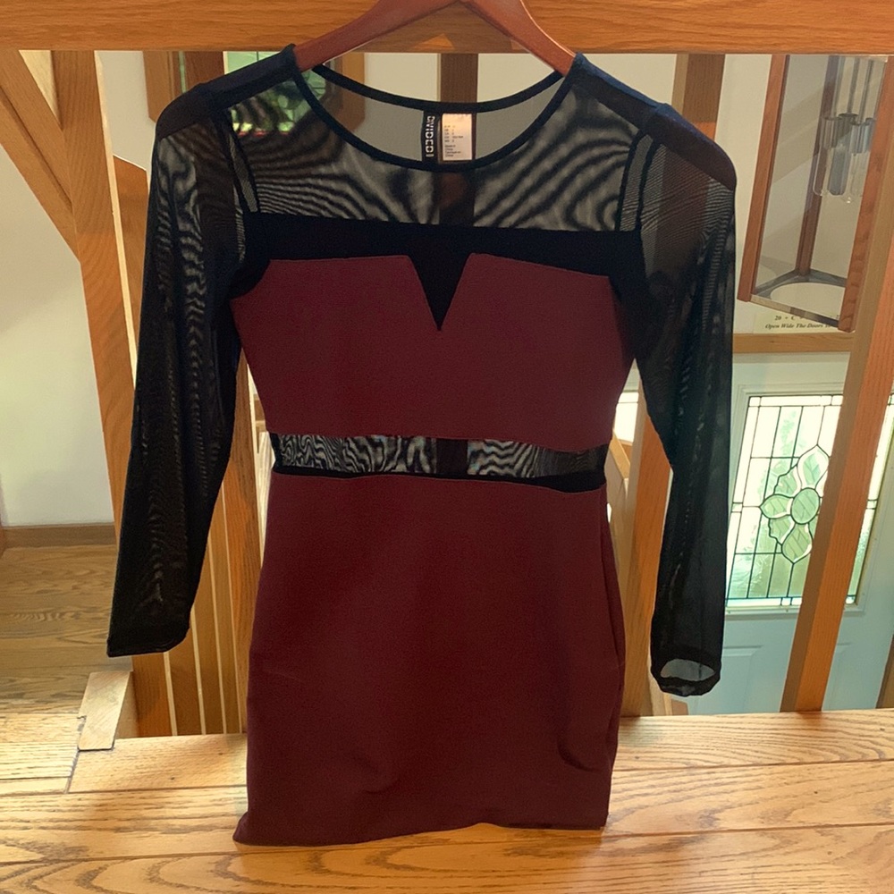 Ladies dress size 2 black and burgundy like new